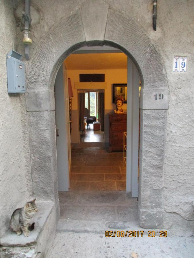 Bed and Breakfast Viandanti, Artisti E Sognatori à Comano  Extérieur photo