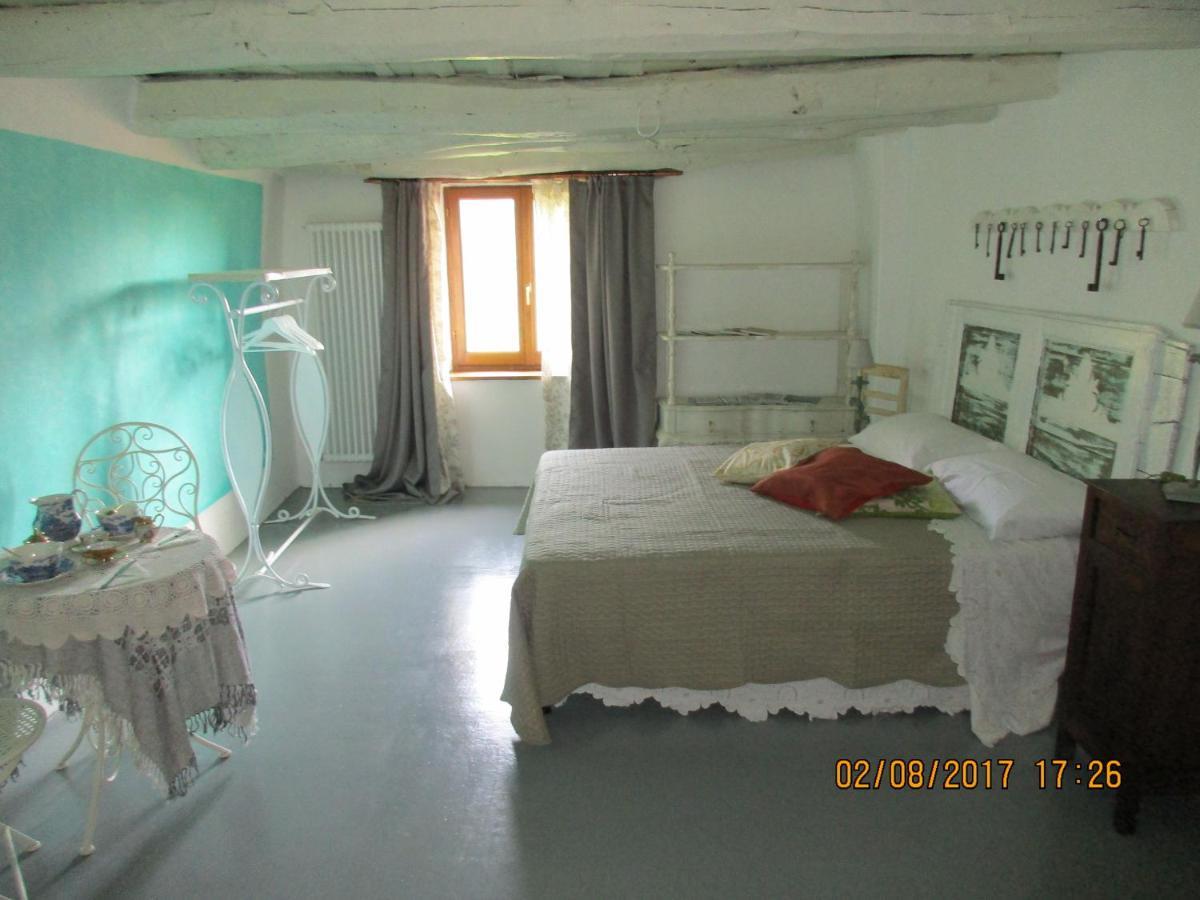 Bed and Breakfast Viandanti, Artisti E Sognatori à Comano  Extérieur photo